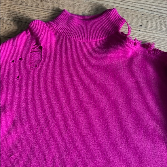 Women’s Forever 21 Distressed Fuchsia Turtleneck Sweater Size M Casual,Oversized - Picture 6 of 11